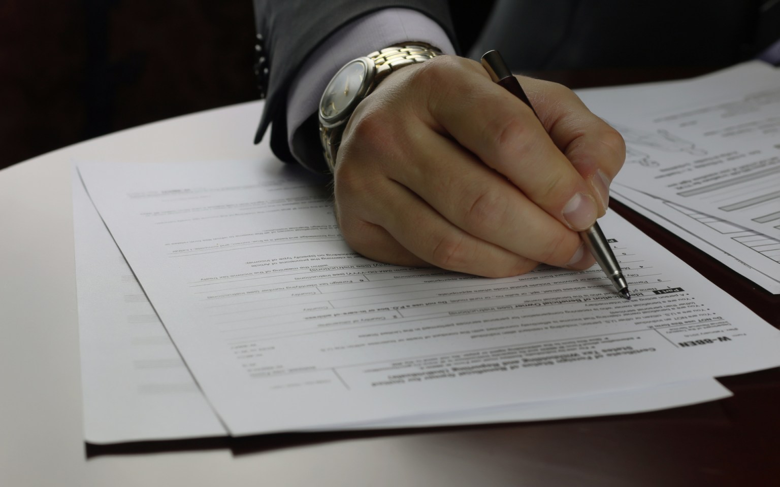 Coinbase vs IRS CEO Says Broker Tax Forms 'Potential Solution'