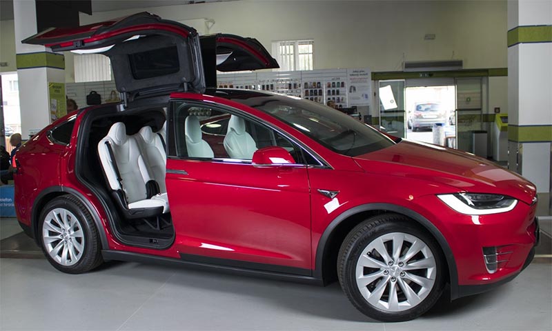 Alza Offers Bitcoin Teslas