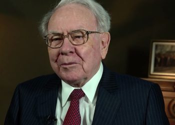 Should Berkshire Hathaway Boss Warren Buffett 'Buy The Bitcoin Dip'?