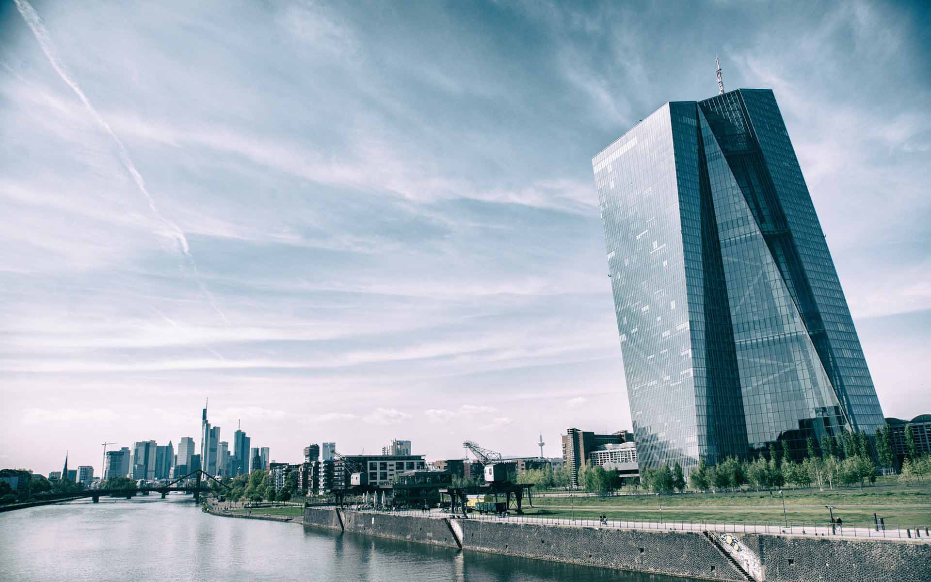 ECB Tells Banks to Implement Instant Payments in Order to Compete with Bitcoin