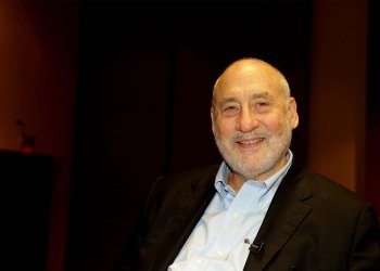 Nobel Laureate Economist Claims Bitcoin is a Bubble that 'Ought to be Outlawed'