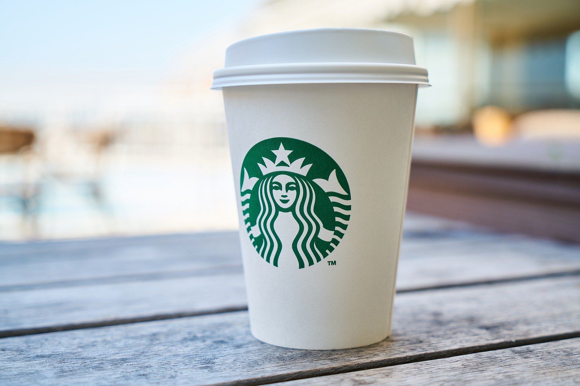 Starbucks Going Digital Bucks a ‘Very Big Deal’ for Crypto, Says Tom Lee