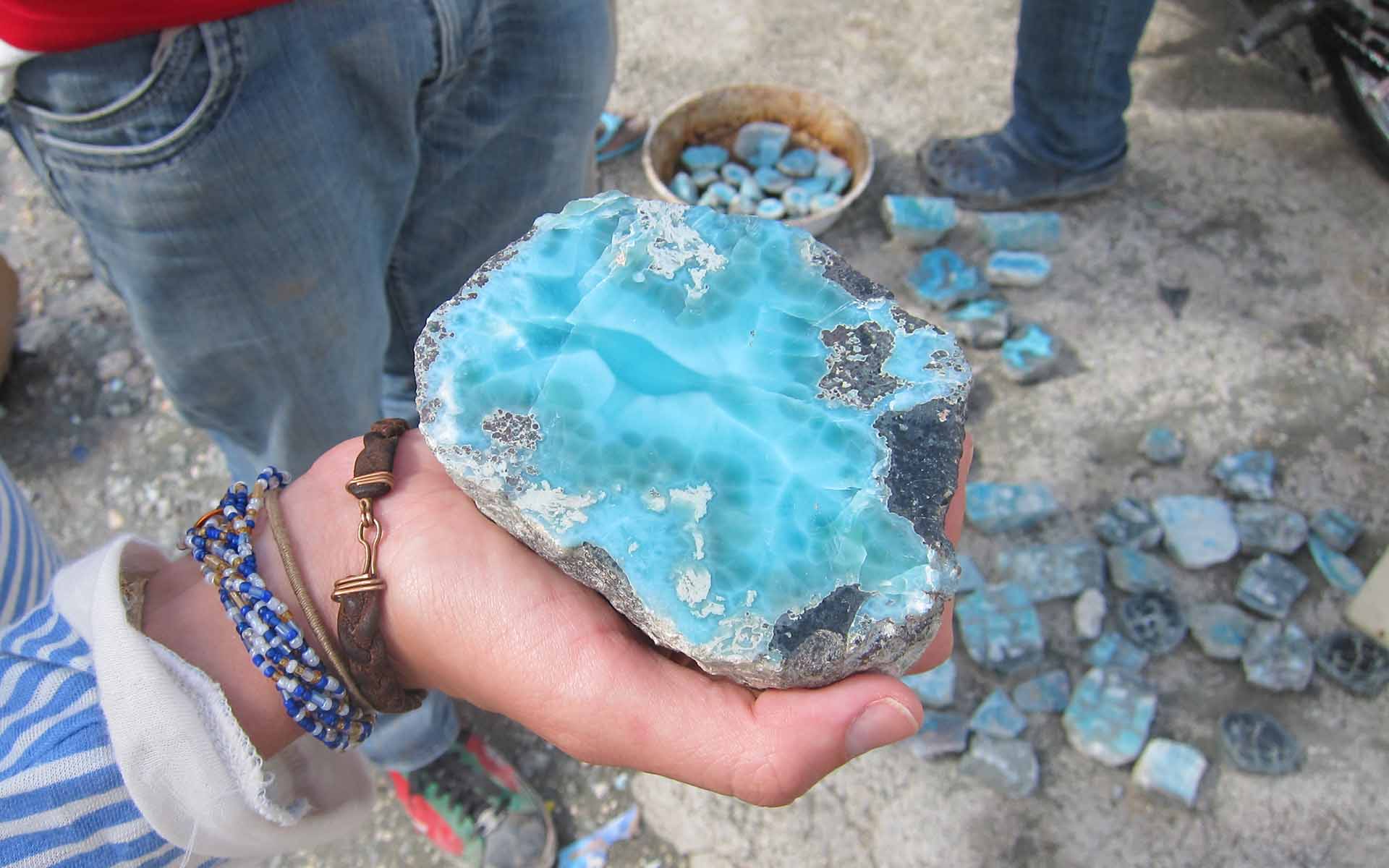 The Atlantis Blue Project Turns to Stellar to Help Restore the Damaged Larimar Trade