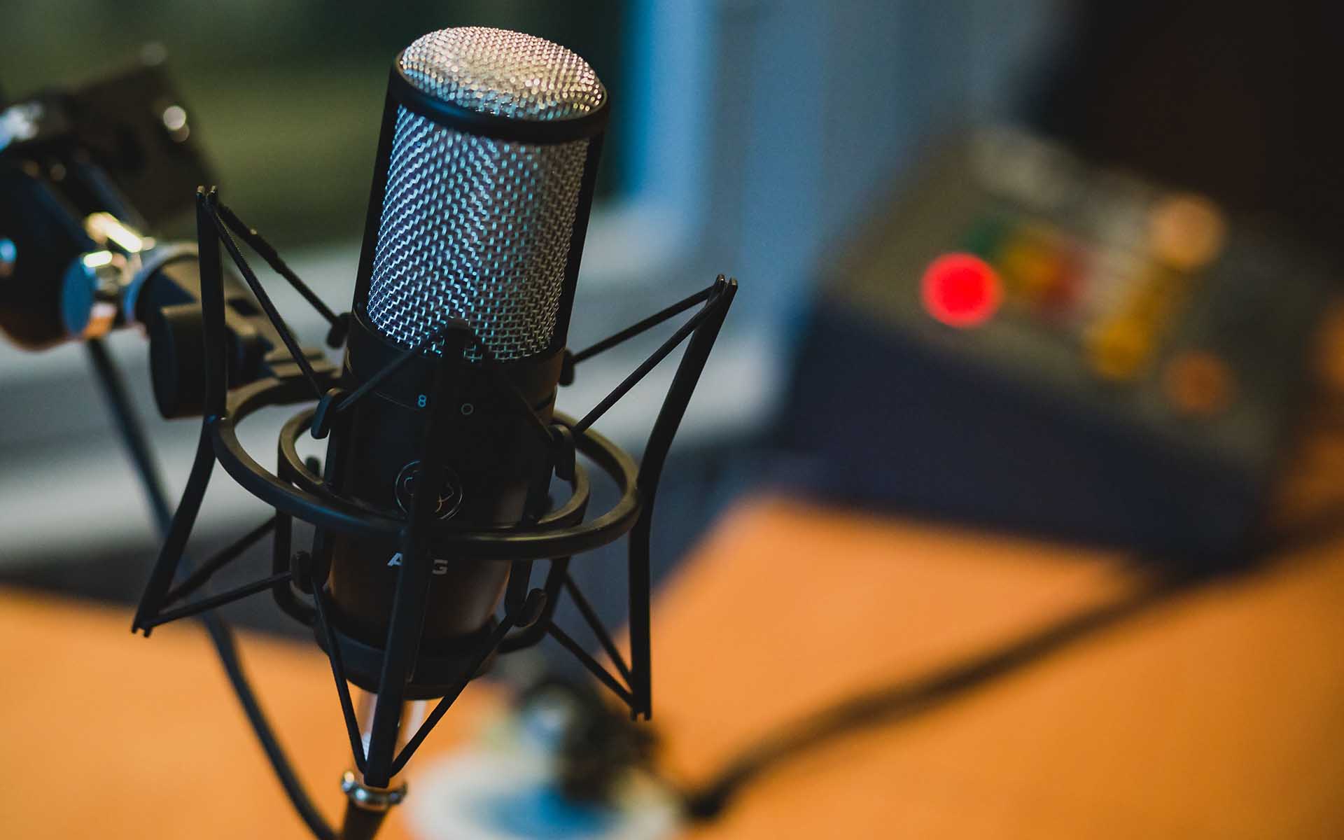 Top 7 Cryptocurrency Podcasts That You Can’t Afford to Miss