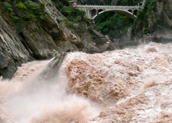 Bitcoin Hashrate Drops as China Floods Knock Out ‘Tens Of Thousands’ of Miners