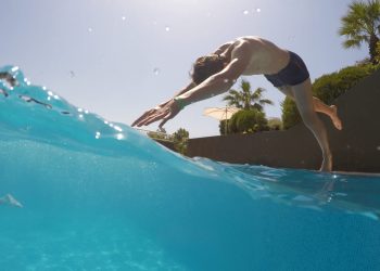 Warren Buffett's Berkshire Hathaway Invests $600 Million in Two FinTech Firms