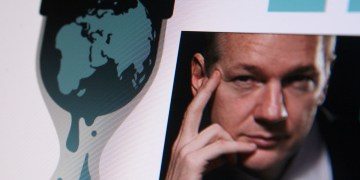 julian assange wikileaks bitcoin