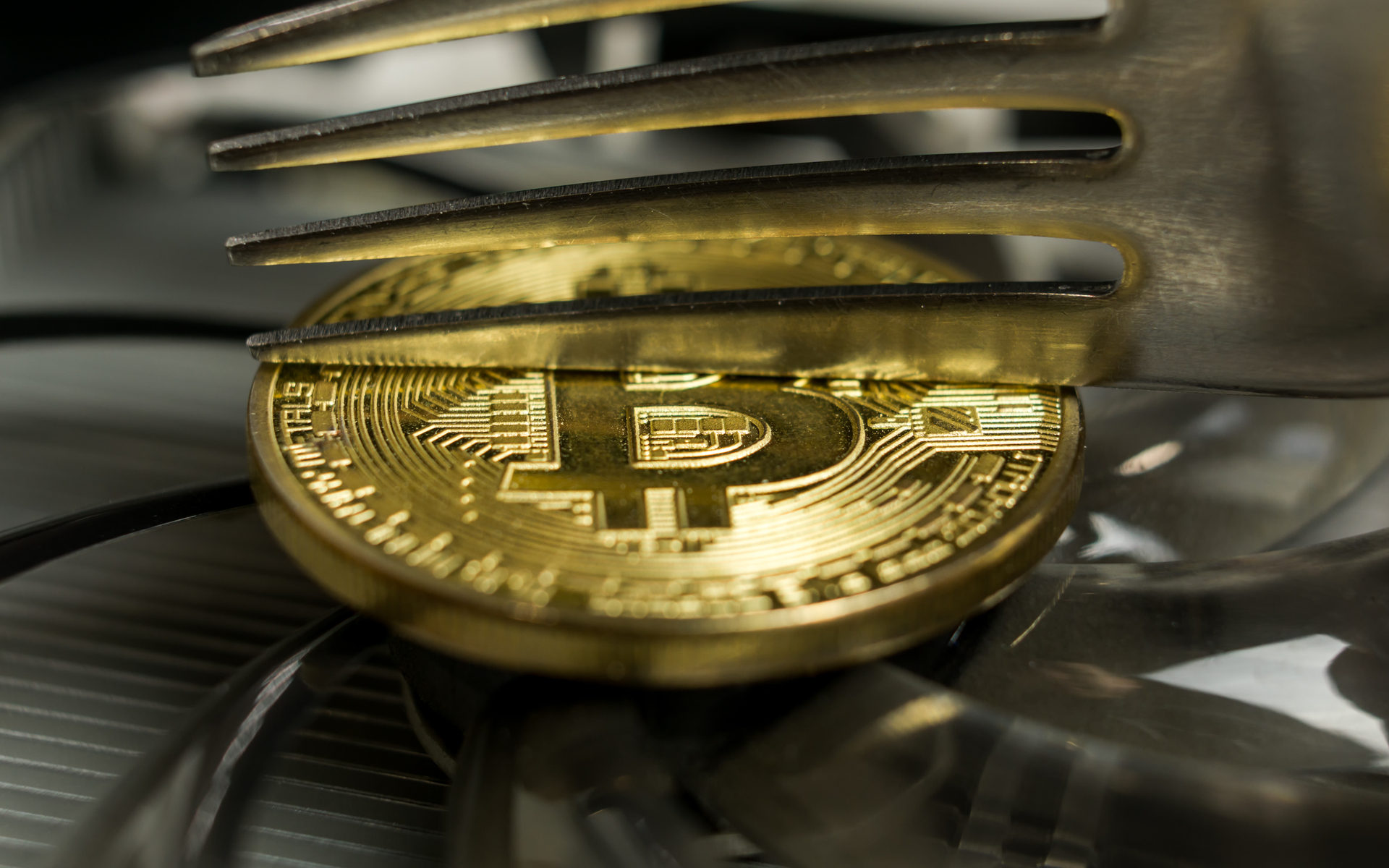 bitcoin should avoid hard forks