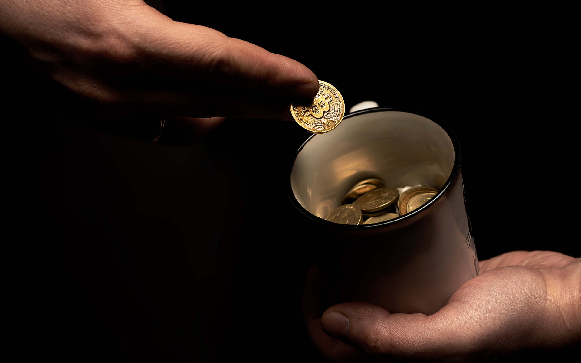 Crypto charity coin монета bitcoin сувенирная