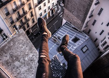 Chilling 32% Crash Prediction for S&P 500 Puts Bitcoin Price Rally At Risk