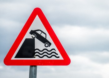 Analysts Explain Why Buying Bitcoin at $16,000 is Risky