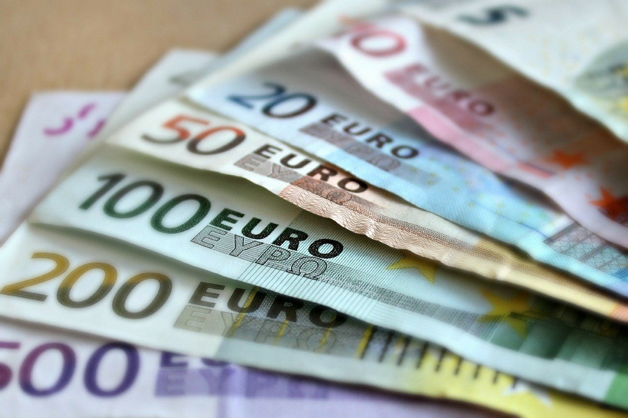 bank euro bond bitcoin ethereum bank-note-209104_1280