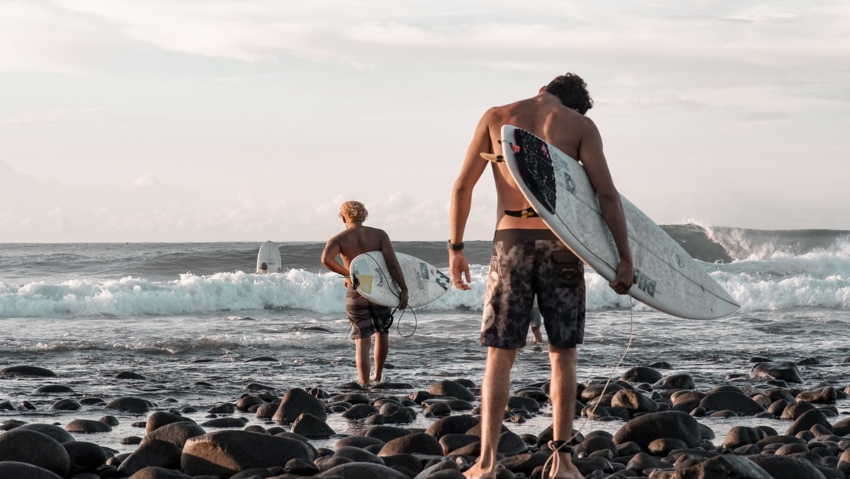 Bitcoin Beach, surfers in El Salvador