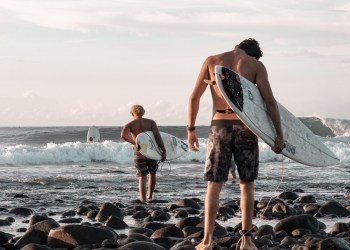 Bitcoin Beach, surfers in El Salvador