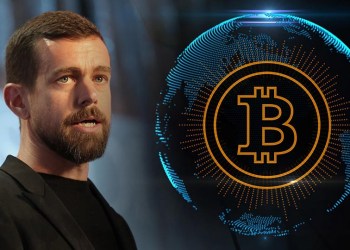 Picture of Twitter CEO Jack Dorsey with an Earth globe with a bitcoin printed on it next to him