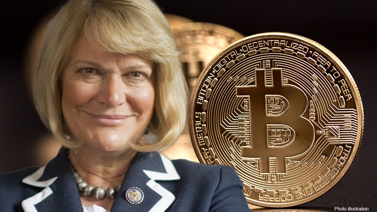 Picture of Senator Cynthia Lummis with a bitcoin right next to her