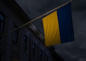 KUNA, Ukraine flag waving