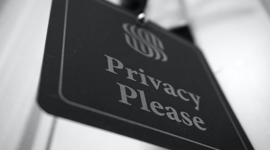Banking Insider, "Privacy Please" sign