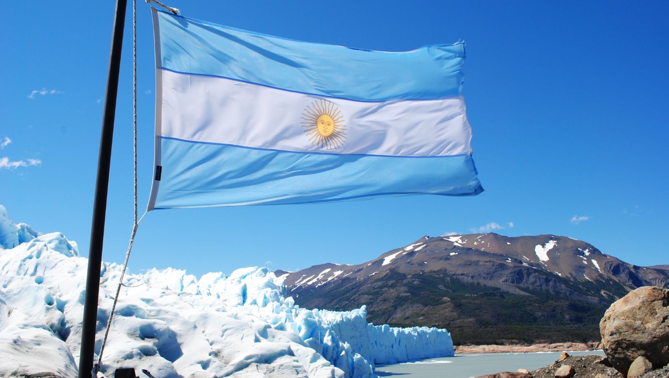 Le fondateur de Cardano salue le nouveau président argentin comme étant « parfait » - La Crypto Monnaie