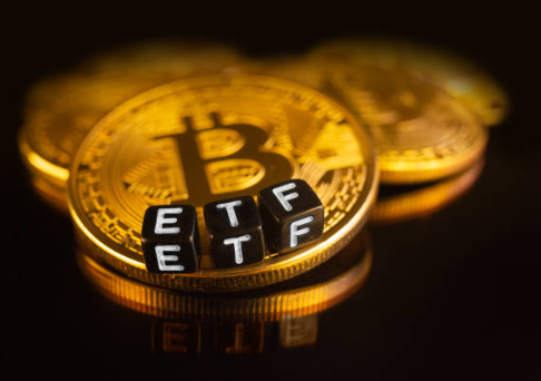 ,000 Beckons: Bitcoin Ascent Hinges On Pending ETF Approval, Analyst Says