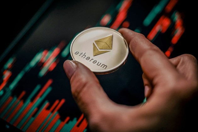 Ethereum Whales Aim To Keep Price Afloat – Will The Latest 100,000 ETH Accumulation Suffice?