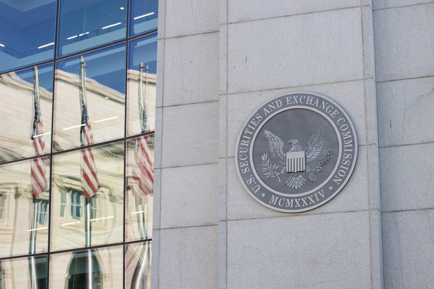 US Senators Urge SEC: No More Crypto ETFs