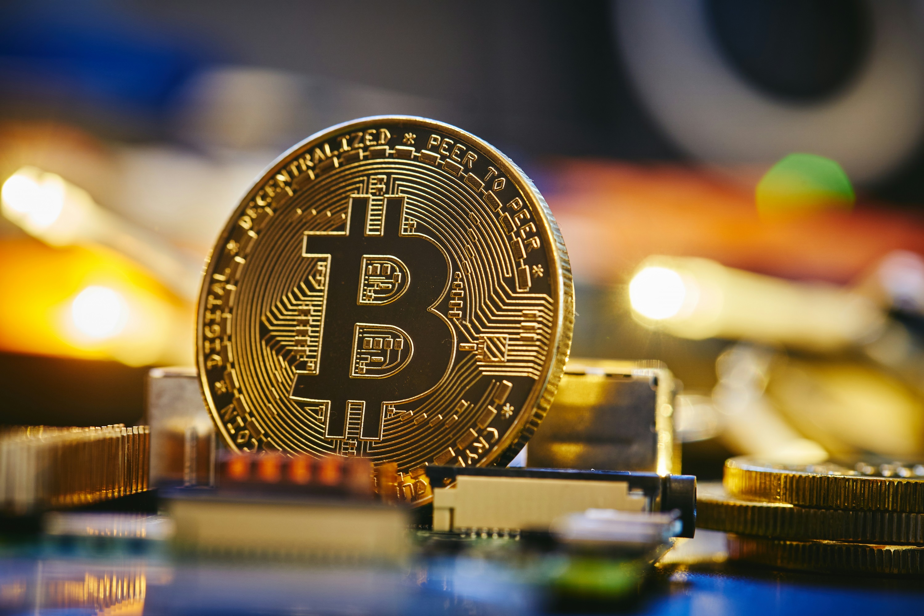 Bitcoin HODLing: Weak Hands Not Capitulating Despite Crash
