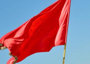 JPMorgan Waves Red Flag: Urges Caution As Crypto Market Teeters on Edge