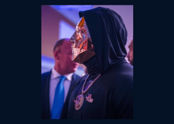 SquidGrow’s Masked Marvel, Shibtoshi Captivates the Bitcoin 2024 Conference