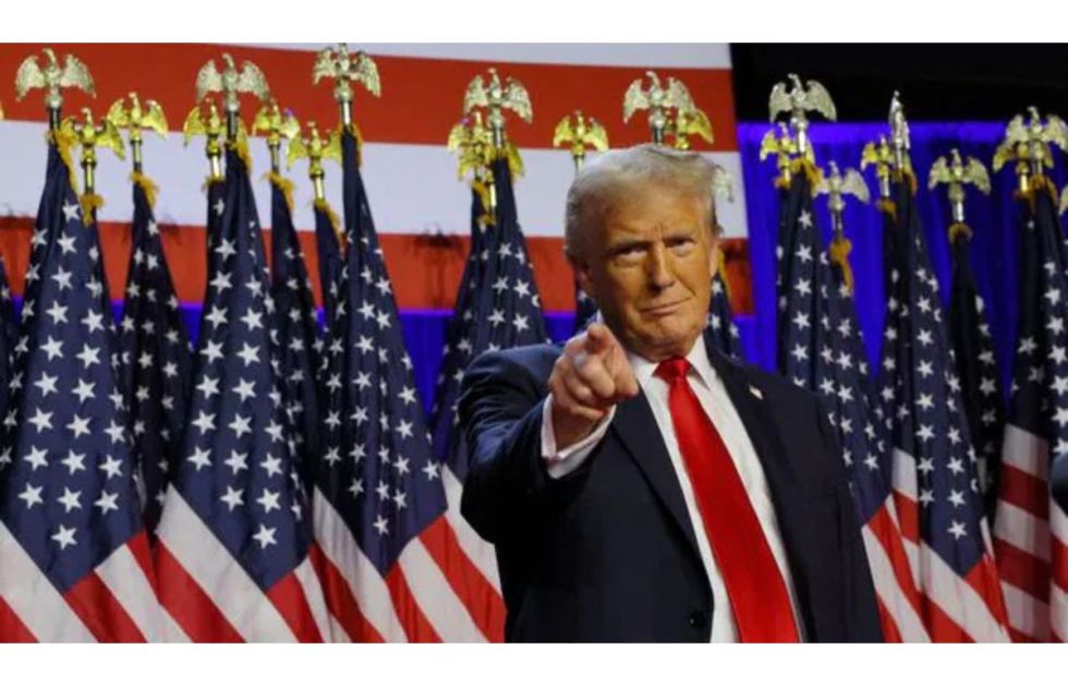 donald trump na tle flag usa