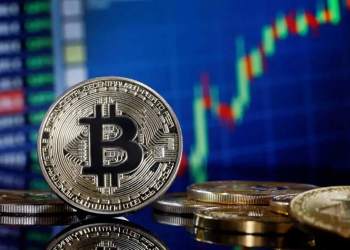 El precio de Bitcoin subirá en 2025, según DeepSeek y analistas.