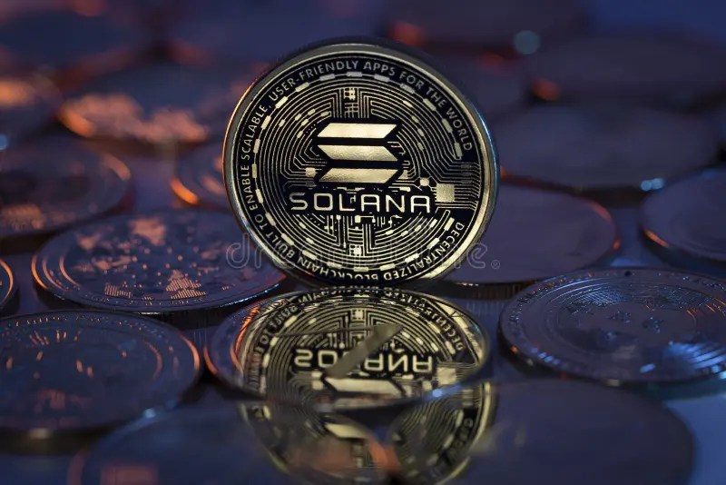 Solana koers herstelt 40% en nadert bullish breakout – hoeveel gaat SOL stijgen?