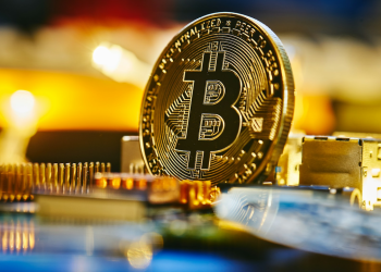 ФЕД се колебае, Биткойн надхвърля $100,000: BTC Bull Token с потенциал за 100x в условия на стагфлация