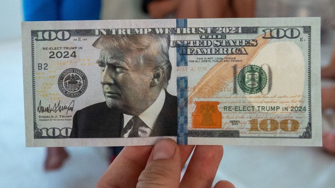 Биткоин пробил 100 000$: торговая сделка Трампа подогревает рынок