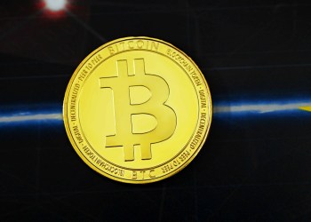 Bitcoin Risks Deep Pullback To $96,000, But Not All Analysts Are Bearish