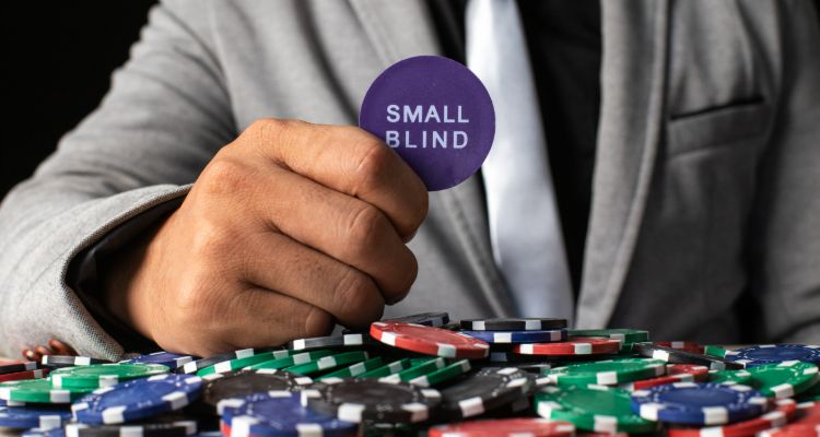 Kas yra mažasis privalomas statymas (Small Blind)?