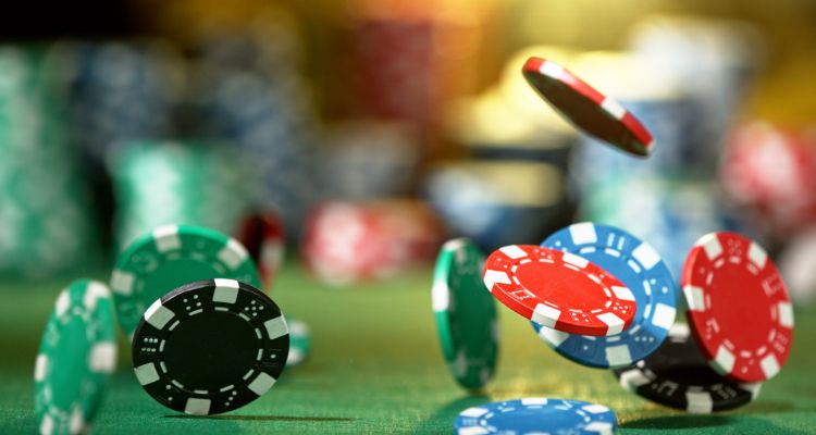 Kaip pasiruošti pokerio turnyrui namuose?