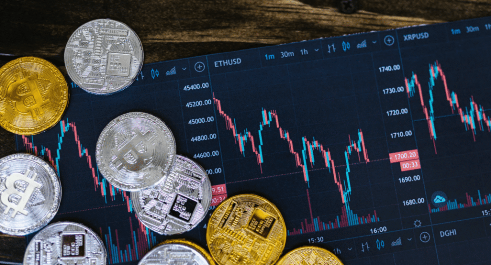 Altcoin Paling Diperbincangkan Agustus 2025- Tren Kenaikan XRP, Sui, dan Meme Coin Maxi Doge