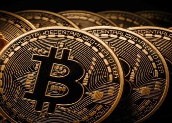 Bitcoin, Ethereum a Solana nestačia: 3 lepšie coiny, ako premeniť 250 $ na 50 000 $ za nasledujúcich 10 týždňov