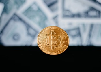 Корпорации делают ставку на биткоин: резервы превысили $100 млрд