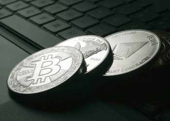 Эрик Трамп предупреждает инвесторов: “Не играйте против Bitcoin и Ethereum”