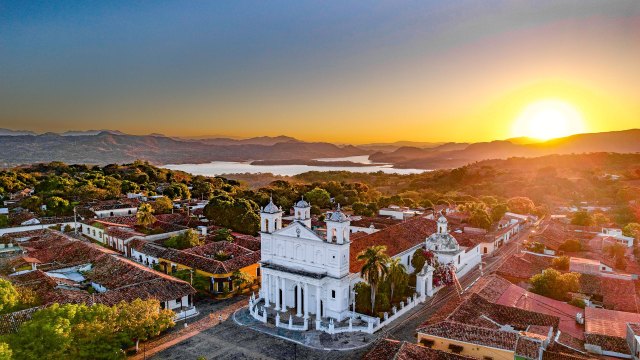 El Salvador Breaks Ground With 1st Government Bitcoin Event
