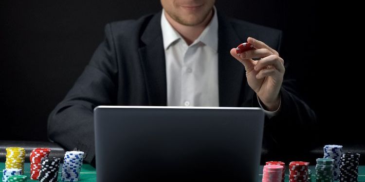 Kaip pradėti žaisti kazino online?