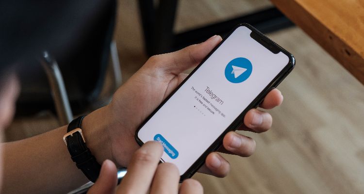 Kaip pradėti žaisti internetiniuose kazino per Telegram - lengvas gidas