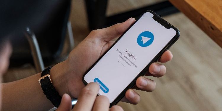 Kaip pradėti žaisti internetiniuose kazino per Telegram - lengvas gidas