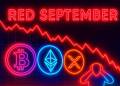 „Bitcoin, Ethereum und XRP Münzen vor roten Abwärtscharts im September“