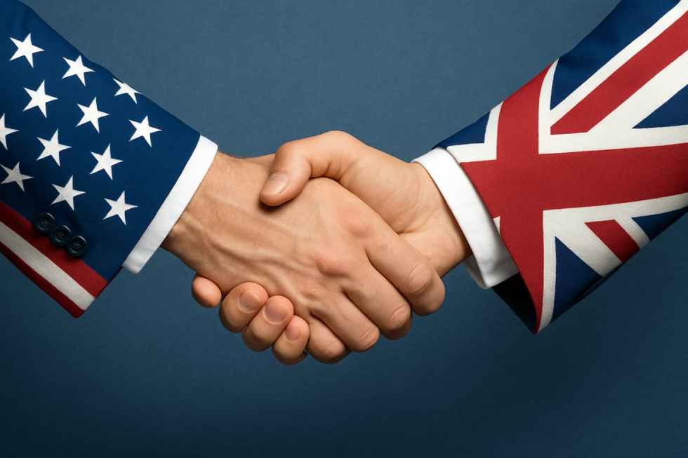 Regulacje kryptowalut UK i USA.