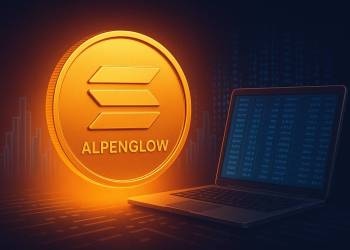 Fotorealistisches Bild eines leuchtenden Solana-Tokens über digitaler Skyline, Symbol für Geschwindigkeit und Innovation.