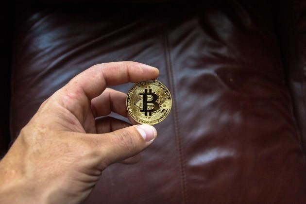 Bitcoin Short-Term Holders Take The Hit As Realized Price Dips Below Cost Basis