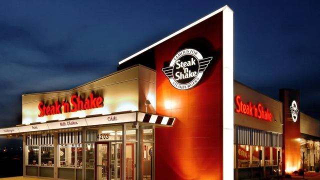 Crypto On The Menu: US Fastfood Chain Rolls Out Bitcoin Steakburger